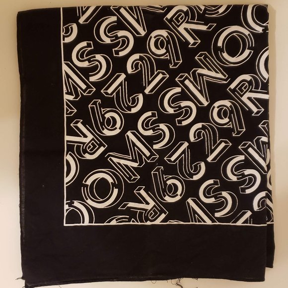 Refinery29 logo print Bandana from 29 Rooms - Picture 2 of 5